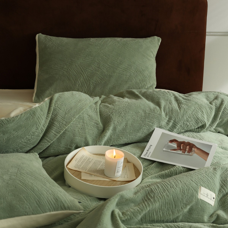 Milk Velvet četverodijelni set posteljine, luksuzan stil, jednobojni uzorak, bojenje reakcijom, masa 4000–4500 g
