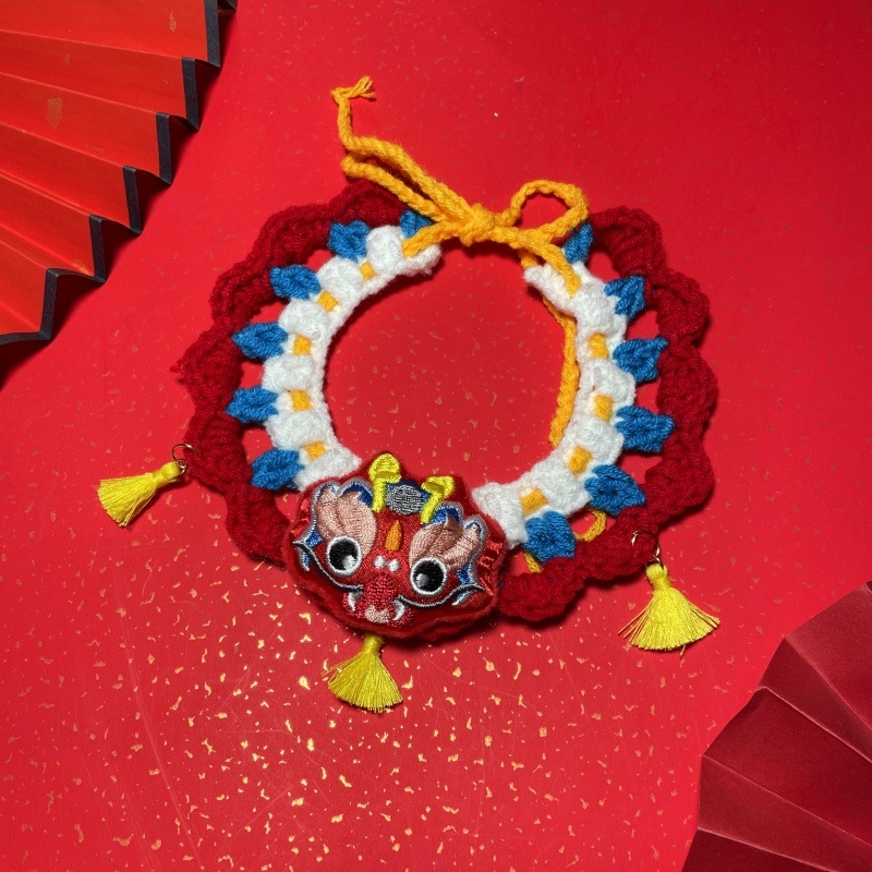 Dodaci za kućne ljubimce: šal-bib s alfabetnim uzorkom; poliesterski materijal; stil princeza vjetar; pogodno za razne festivale