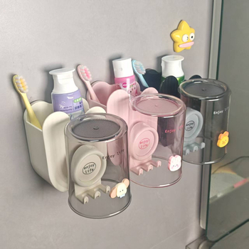 Nástenný držiak na zubné kefky so dvoma priehradkami a priestorom na pohár ústnej vody; plast, inštalácia bez vŕtania.