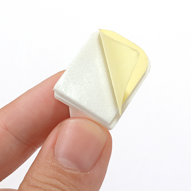 Chengguo plastová jednokoľová závesová háčik, samolepiaci nástenný držiak, moderný minimalistický štýl, nosnosť 1–3 kg, 1 kus