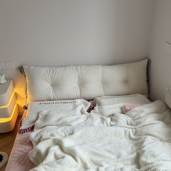 Ágy melletti támlás párna, tatami stílus, kristály velúr, INS stílus, egyszínű mintázat, hálószoba