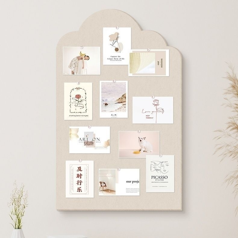 Autocolant de perete din fetru – decorativ, model Nori, material fibră poliesterică, funcții: înfrumusețare și izolare fonică, potrivit pentru living și studiu.