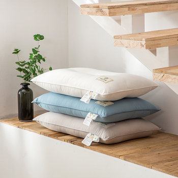 Ristkülikukujuline padja antibakteriaalse sojaproteiini kiudude täidisega (20%) ja polüestri kiududega (80%), padja südamik 100% puuvillast, mõeldud ühe kasutaja jaoks.