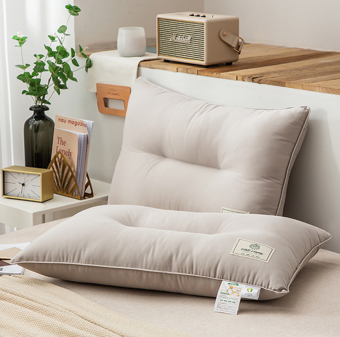 Ristkülikukujuline padja antibakteriaalse sojaproteiini kiudude täidisega (20%) ja polüestri kiududega (80%), padja südamik 100% puuvillast, mõeldud ühe kasutaja jaoks.