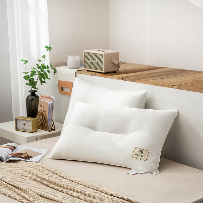 Ristkülikukujuline padja antibakteriaalse sojaproteiini kiudude täidisega (20%) ja polüestri kiududega (80%), padja südamik 100% puuvillast, mõeldud ühe kasutaja jaoks.