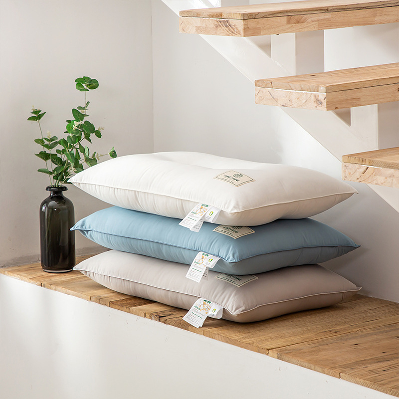 Ristkülikukujuline padja antibakteriaalse sojaproteiini kiudude täidisega (20%) ja polüestri kiududega (80%), padja südamik 100% puuvillast, mõeldud ühe kasutaja jaoks.