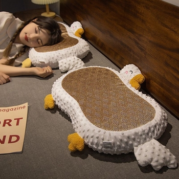 Luu kujuline mäluvahtpadi sünteetiliste kiudude kattega, kaela toeks ja kahekordseks kasutamiseks