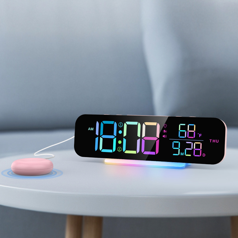 Alarmni sat s LED prikazom, vibra­juci budilnik s dvostrukim alarmima, kronograf (LED prikaz, vibracijski alarm, dva alarma, vanjsko napajanje)