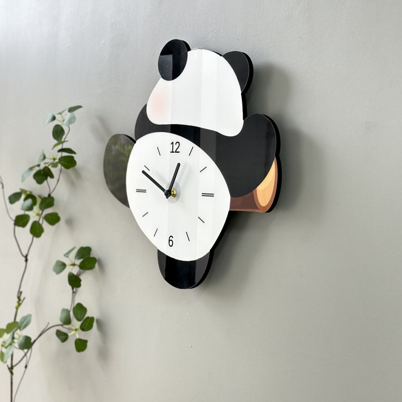 Zidni sat s panda dizajnom, tih kvarcni mehanizam, drveno kućište, analogni brojčanik s brojevima, montaža bez bušenja