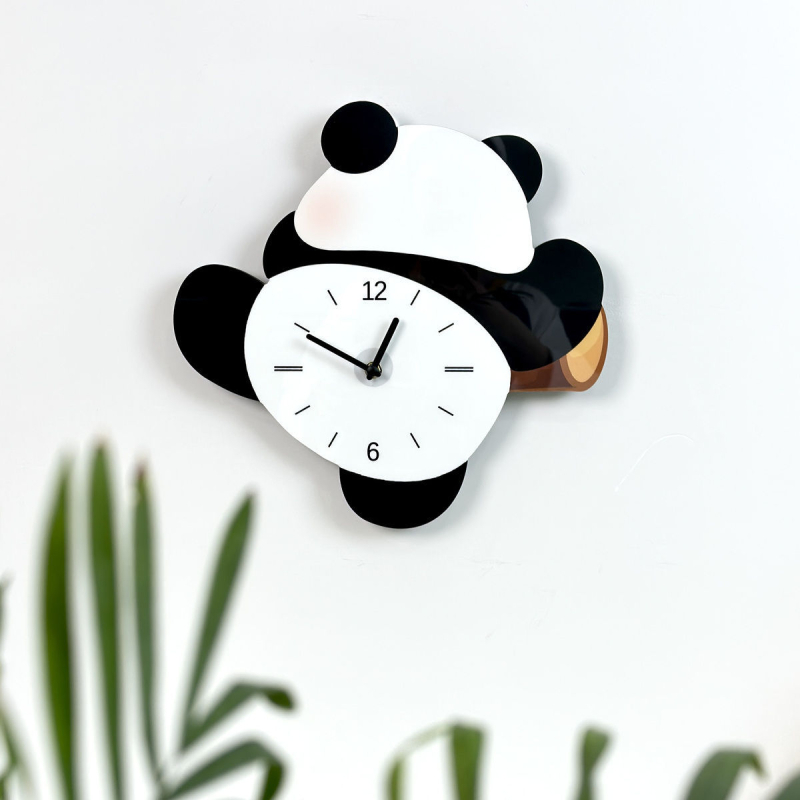 Zidni sat s panda dizajnom, tih kvarcni mehanizam, drveno kućište, analogni brojčanik s brojevima, montaža bez bušenja