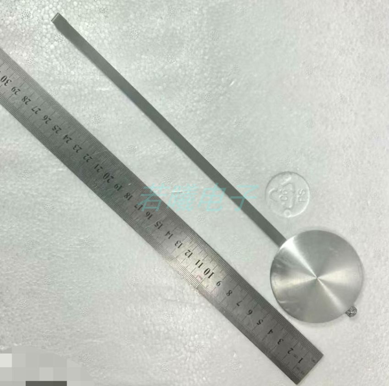 Stolni sat s pendulom i kvarcnim pogonom — Ruoxi Electronics pogon, napajanje baterijom, plastično kućište, metalni brojčanik