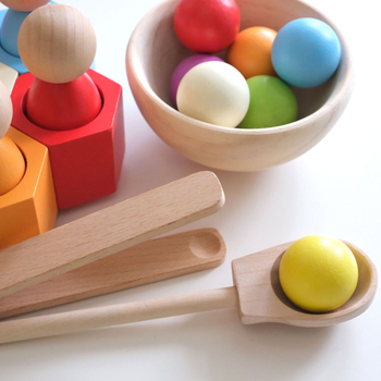 Puidust Montessori helmiklippidega mäng keskendumise arendamiseks, sobib 0–3-aastastele imikutele ja väikelastele, arendab käe-silma koordinatsiooni.