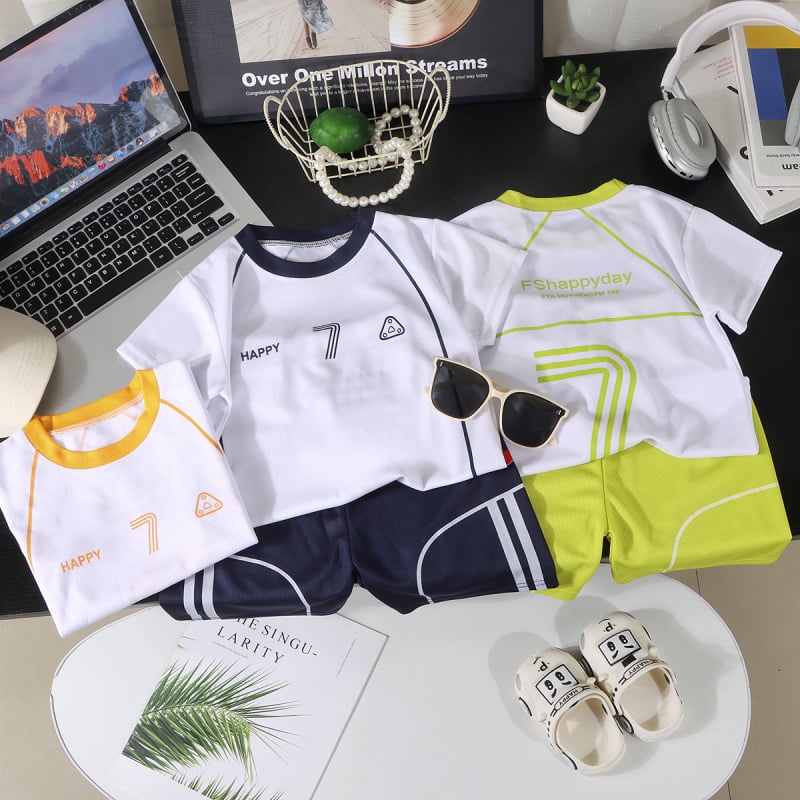 Divdaļīgs sporta komplekts zēniem, ātri žūstošs poliestera audums, īsām piedurknēm krekls un šorti, vecuma 7–12 gadi, vasara.