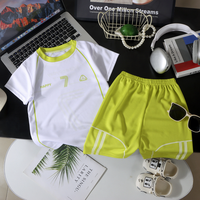 Divdaļīgs sporta komplekts zēniem, ātri žūstošs poliestera audums, īsām piedurknēm krekls un šorti, vecuma 7–12 gadi, vasara.