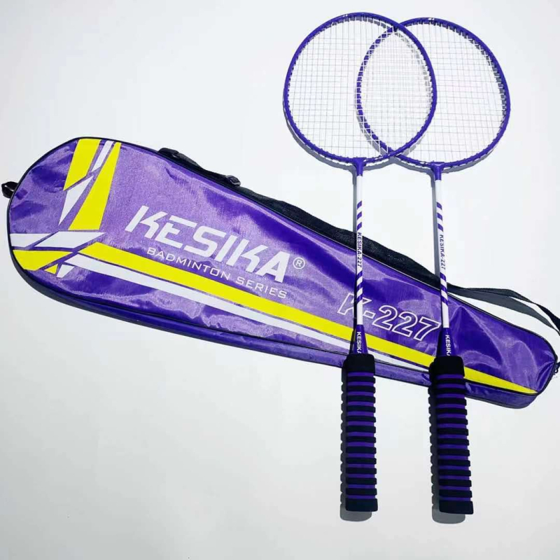 Coska rachetă badminton, cadru din aliaj ferros, greutate 95–100 g, grosime mâner G4, lovitură dreaptă