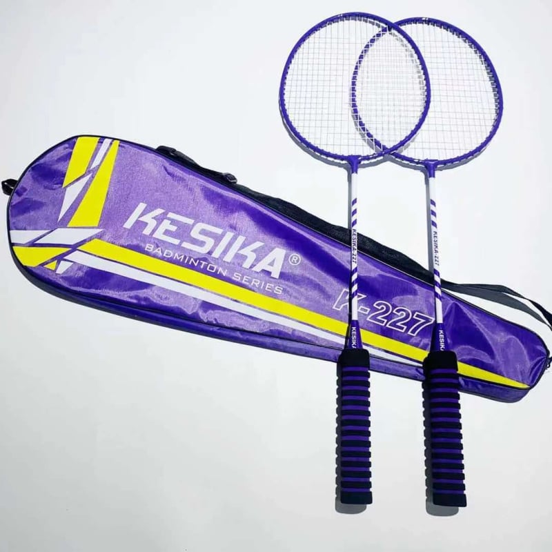 Coska rachetă badminton, cadru din aliaj ferros, greutate 95–100 g, grosime mâner G4, lovitură dreaptă