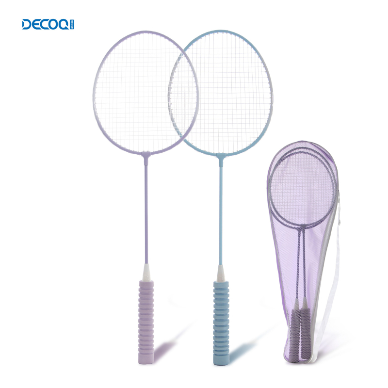Badminton raketa Decoq/decak – okvir od željezne legure; žice od najlona; težina 95–100 g; dizajn ravnog udarca