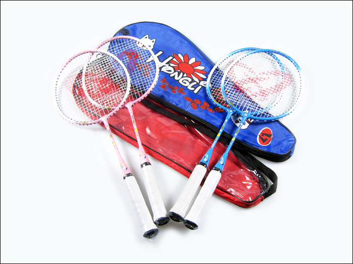 Dječja badminton raketa E-LAN, aluminijski okvir, težina 95–100 g, debljina drške G1, prav udarac, žice od vlaknastog svile