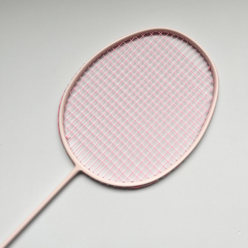 Badminton raketa s cijelim karbonskim okvirom, težina 75–79 g, direktni udarac, pogodna za trening i dvostruku igru, izdanje jesen 2025