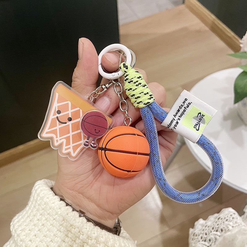 Ključni privezak s sportskim motivima (badminton, tenis, nogomet, košarka); akril; jednostavan i moderan stil; marka Other Homes