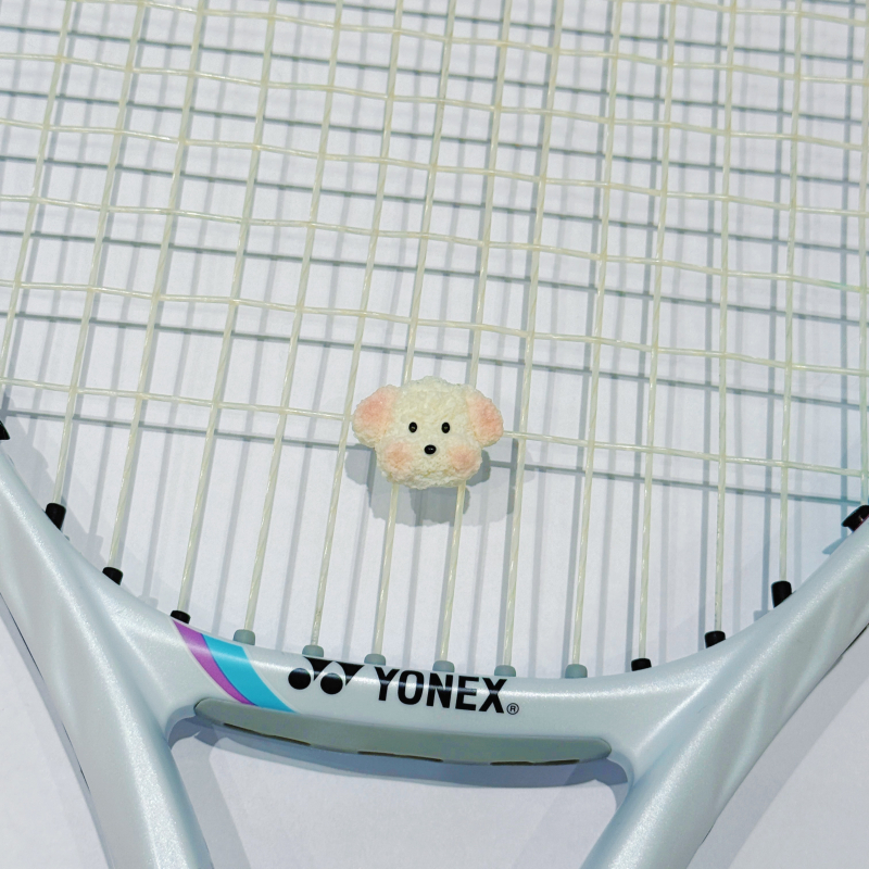 Amortizator za tenis raketu s dizajnom preslatkog štenca; kompatibilan s teniskim reketima