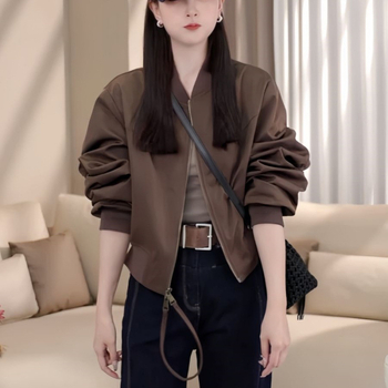 Moteriška chenille baseball striukė, ilgomis rankovėmis, polo apykaklė, laisvas siluetas, ruduo 2025