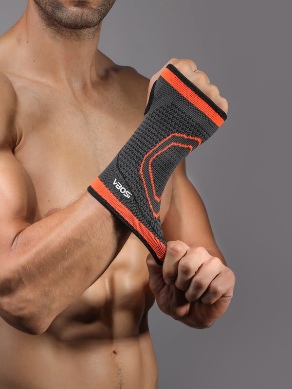 Plaukstas aizsargs — sviedru uzsūcošs, elpojošs neilons; piemērots svaru celšanai, skriešanai ar virvi, riteņbraukšanai