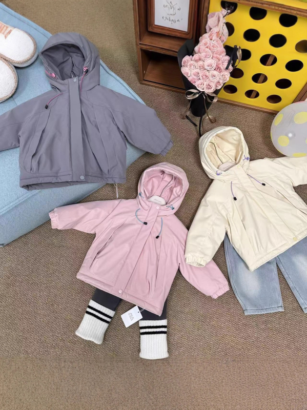 Ten Balls ziemas jaka meitenēm, ar kapuci, vilnas iekšējā odere, ūdensnecaurlaidīga un pretvēja, poliesteris ārējais audums, kardigāna stils, vecums 7–12 gadi