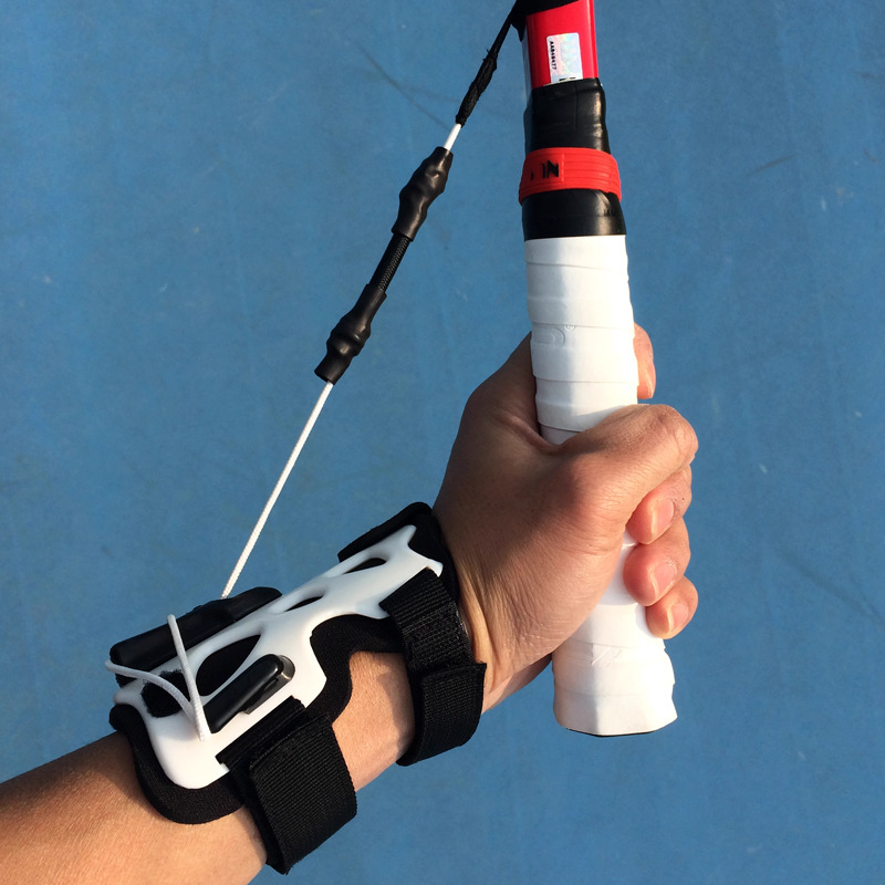 Trener za servis za tenis i badminton – plastični, prilagodljiv, autorizirana privatna marka