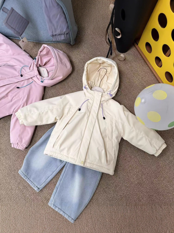 Bērnu ziemas jaka no poliestera ar vilnas oderi, ūdensnecaurlaidīga un vēja izturīga, ar kapuci un noņemamu odere