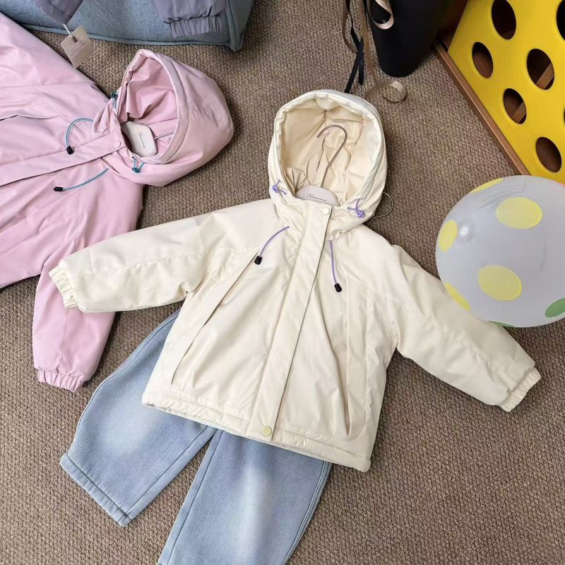 Bērnu ziemas jaka no poliestera ar vilnas oderi, ūdensnecaurlaidīga un vēja izturīga, ar kapuci un noņemamu odere