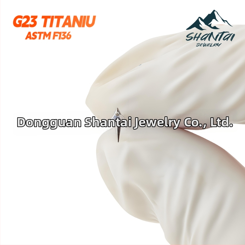 Zvaigznīšu formas auskari no titāna sakausējuma, cirkona kristāli, ar dimanta iestatījumu