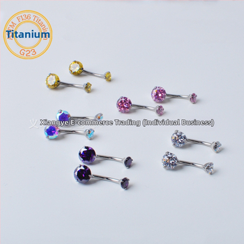 F136 Titāna sakausējuma nabas pirsings ar iekšējo vītni, 3 naglas, apaļš cirkon