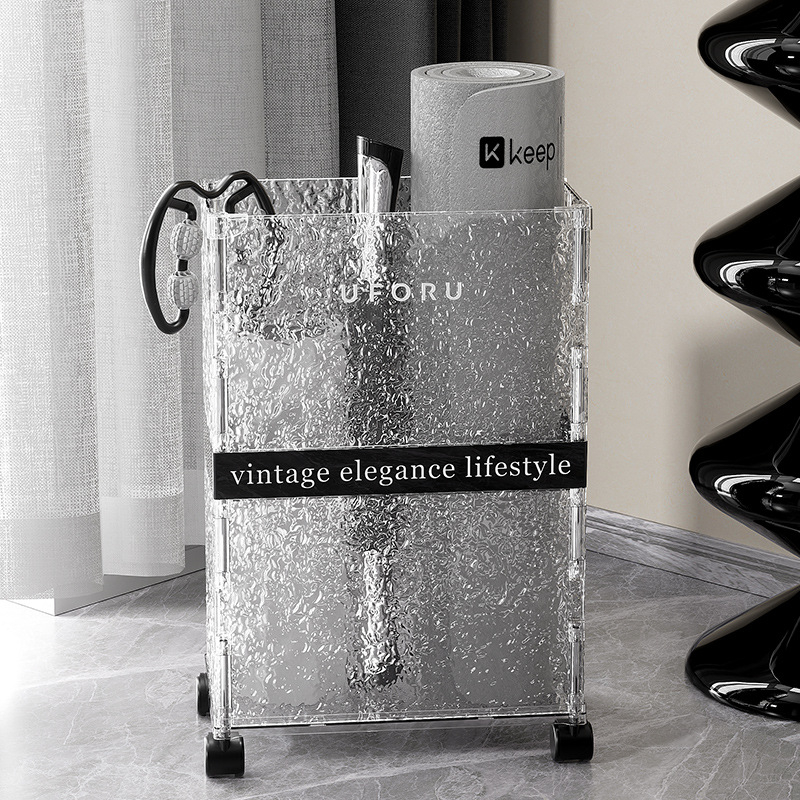 Jógaszőnyeg tároló állvány görgőkkel, PET műanyag, 30–40 L kapacitás, modell D2324, tömeg 3,15 kg, mozgatható