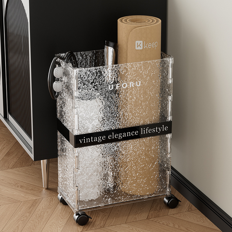 Jógaszőnyeg tároló állvány görgőkkel, PET műanyag, 30–40 L kapacitás, modell D2324, tömeg 3,15 kg, mozgatható