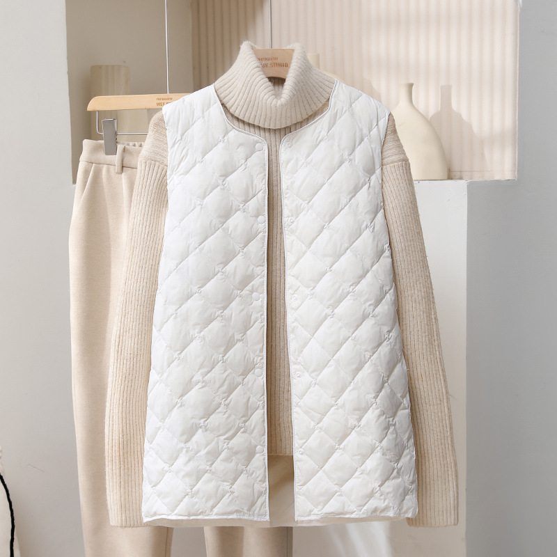 Vunena vestа bez rukava s punjenjem od patka perja, kašmir 51–55%, tanka, srednje duljine, V-izrez