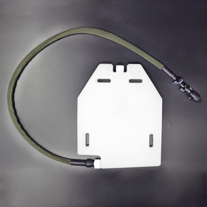 Taktikaline vest, millel on sisseehitatud 1.5 L veepaak ja veetorud, sobib enamikule taktikalistele vestidele