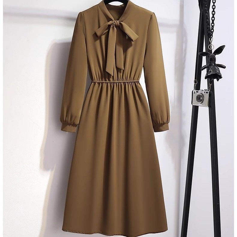 Vesta i haljina, dvodijelni set, jesen 2025, ženski Chanel-inspiriran stil; kostim sa suknom; duljina: mini suknja; glavni materijal: PVC; stil: Royal sister; rukavi: dugi