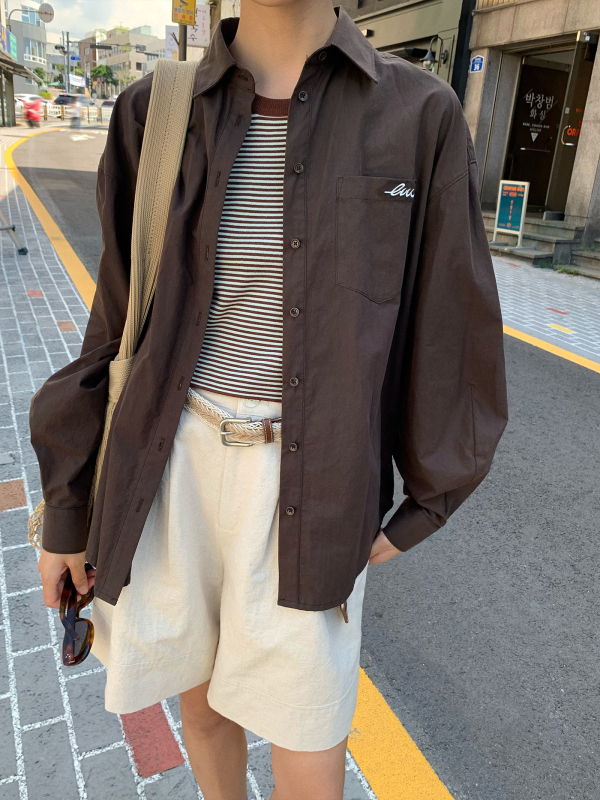 Izšūta krekli ar vilnas jostu – divdaļīgs komplekts; audums: kokvilna ar viskozi; raksts: svītras; griezums: brīvs; apkakle: krekli apkakle; piedurknes: garas