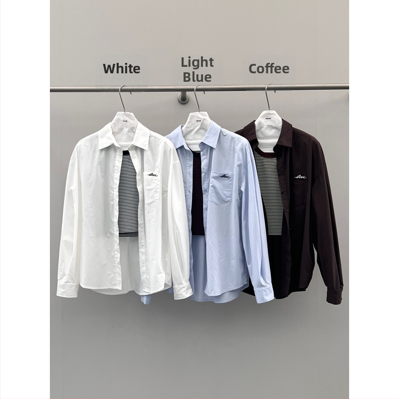 Izšūta krekli ar vilnas jostu – divdaļīgs komplekts; audums: kokvilna ar viskozi; raksts: svītras; griezums: brīvs; apkakle: krekli apkakle; piedurknes: garas