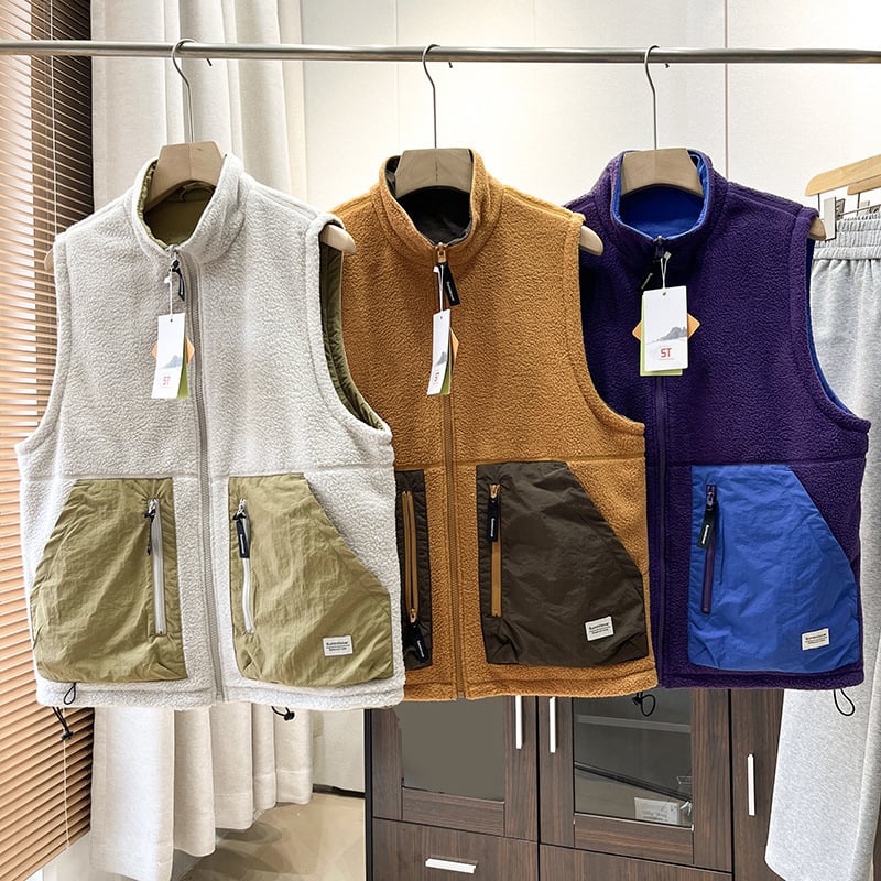 Muška vesta od polar fleksa sa stojećim ovratnikom, prednji zip, dizajn color-block i 3D džepovi — jesenski model