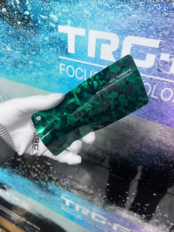 Филм за обвивка на автомобил PET с модел карбон фибър форджд, самозалепващ монтаж, дължина по заявка