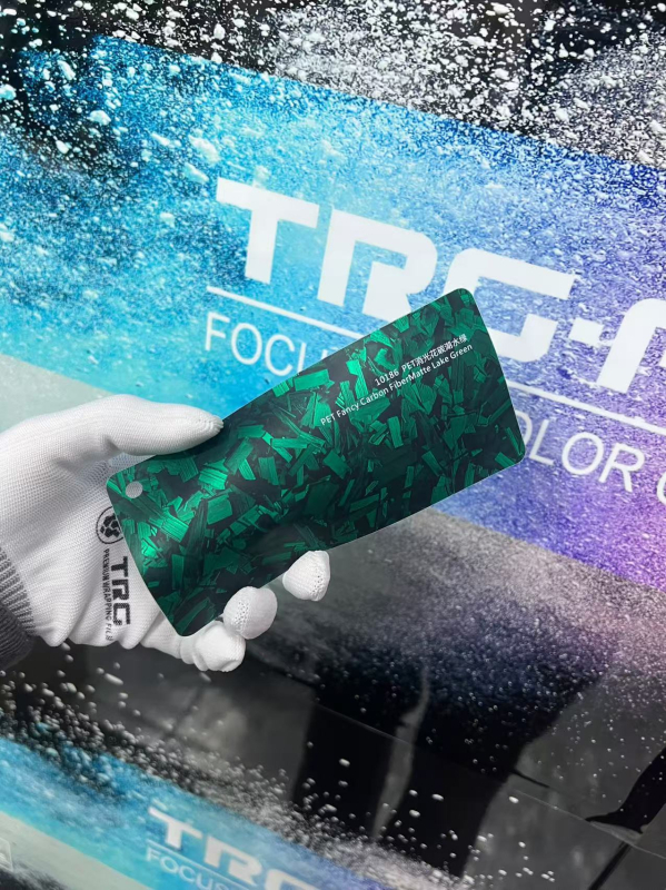 Филм за обвивка на автомобил PET с модел карбон фибър форджд, самозалепващ монтаж, дължина по заявка