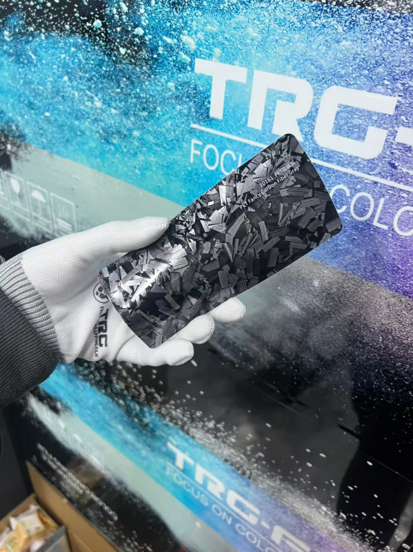 Филм за обвивка на автомобил PET с модел карбон фибър форджд, самозалепващ монтаж, дължина по заявка