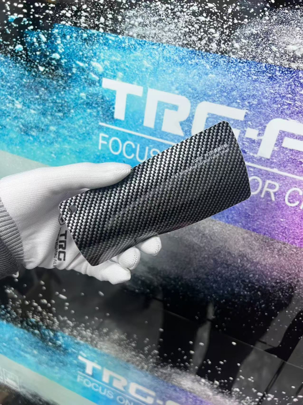 Филм за обвивка на автомобил PET с модел карбон фибър форджд, самозалепващ монтаж, дължина по заявка