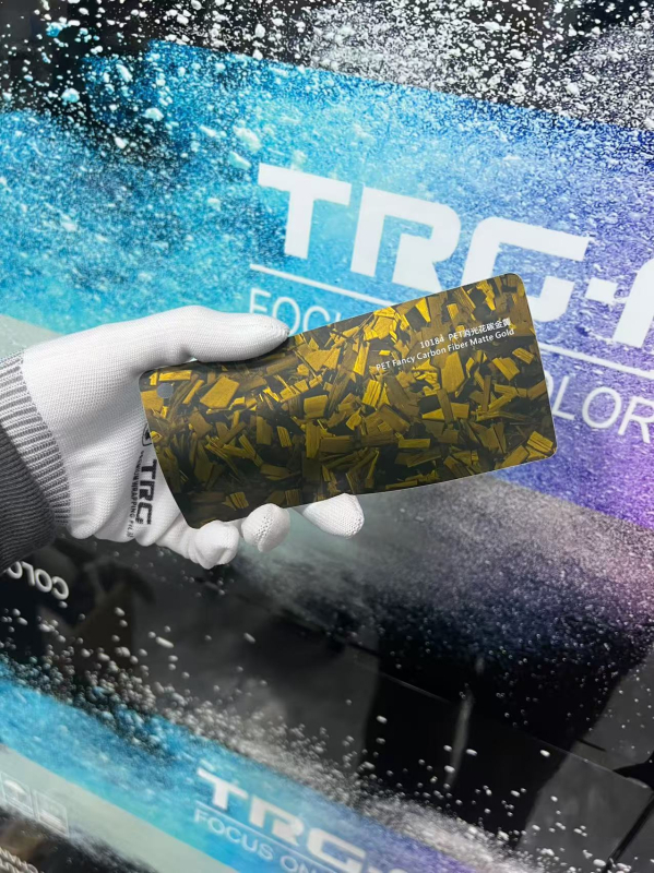 Филм за обвивка на автомобил PET с модел карбон фибър форджд, самозалепващ монтаж, дължина по заявка