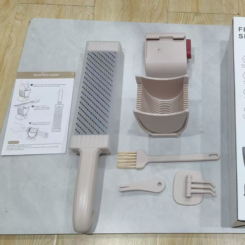 Домашна ръчна месоразрязвачка: ABS корпус, нож от неръждаема стомана; режeне на месо на филийки, ивици и кубчета; персонализиране и възможност за печат на лого