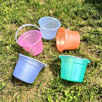 Átlátszó műanyag vödör fedéllel, kézben tartható, kefék tisztítására és festéshez