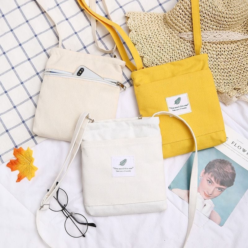 Geantă crossbody din pânză unisex, siluetă verticală pătrată, închidere cu fermoar, buzunar interior cu fermoar, buzunar interior tip patch, două bretele