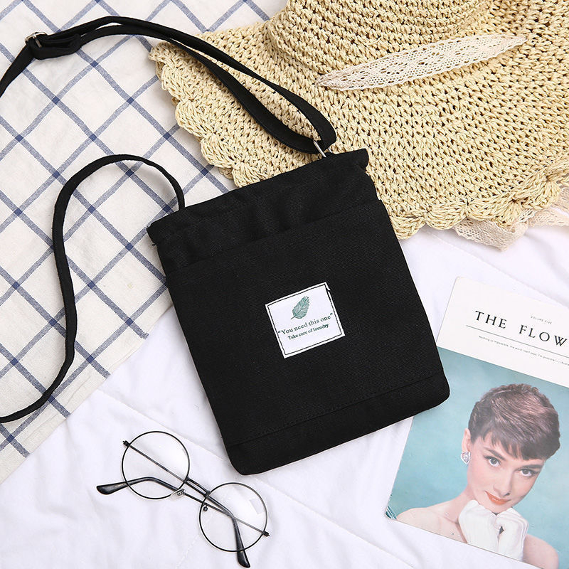 Geantă crossbody din pânză unisex, siluetă verticală pătrată, închidere cu fermoar, buzunar interior cu fermoar, buzunar interior tip patch, două bretele